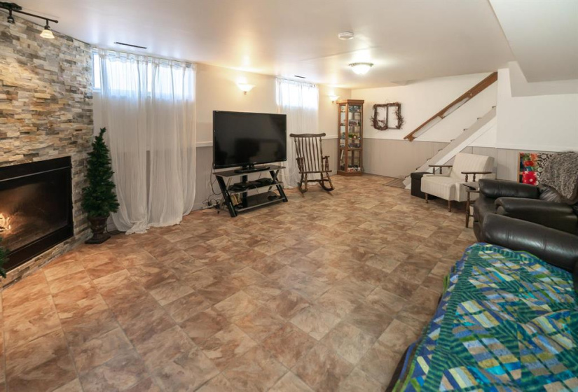 25109 35 N, 3 Bedrooms Bedrooms, 9 Rooms Rooms,2 BathroomsBathrooms,Residential,For Sale,35 N