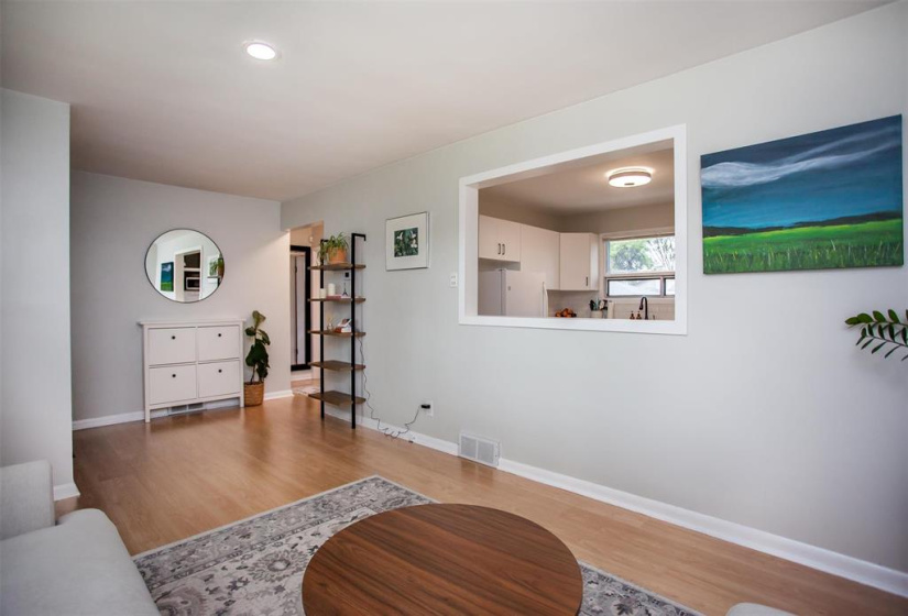 532 Melrose, 2 Bedrooms Bedrooms, 7 Rooms Rooms,1 BathroomBathrooms,Residential,For Sale,Melrose