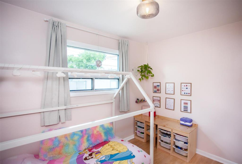 532 Melrose, 2 Bedrooms Bedrooms, 7 Rooms Rooms,1 BathroomBathrooms,Residential,For Sale,Melrose