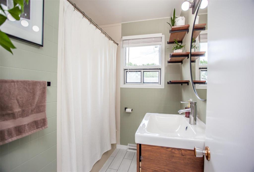 532 Melrose, 2 Bedrooms Bedrooms, 7 Rooms Rooms,1 BathroomBathrooms,Residential,For Sale,Melrose