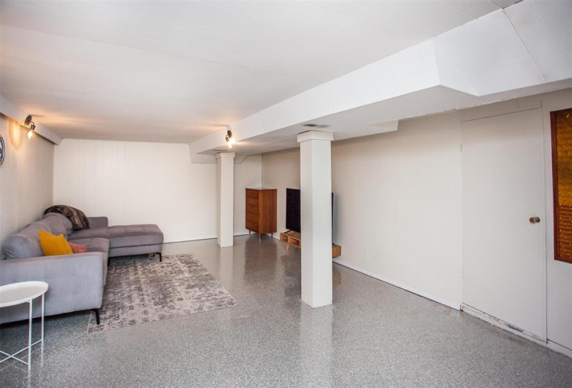 532 Melrose, 2 Bedrooms Bedrooms, 7 Rooms Rooms,1 BathroomBathrooms,Residential,For Sale,Melrose