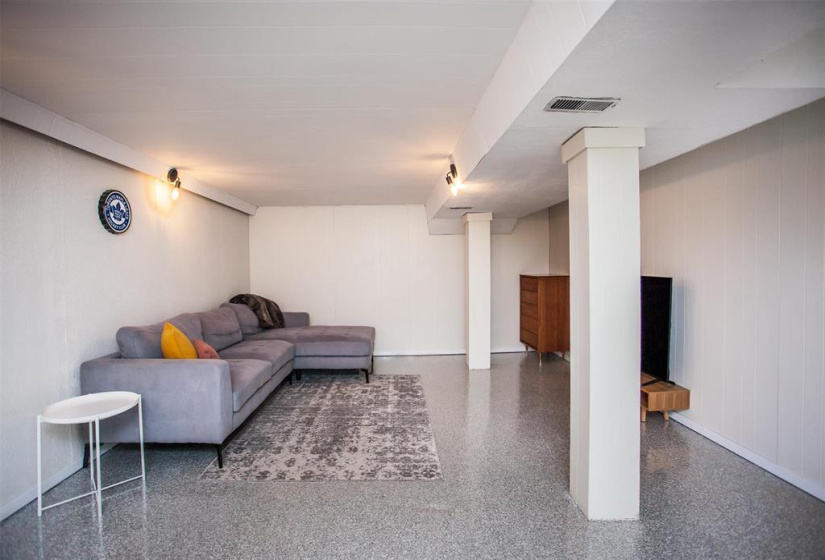 532 Melrose, 2 Bedrooms Bedrooms, 7 Rooms Rooms,1 BathroomBathrooms,Residential,For Sale,Melrose