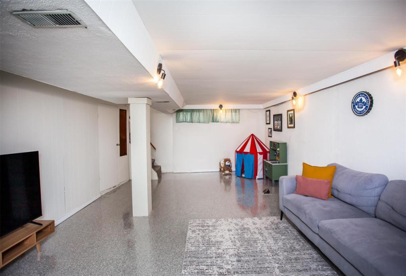 532 Melrose, 2 Bedrooms Bedrooms, 7 Rooms Rooms,1 BathroomBathrooms,Residential,For Sale,Melrose