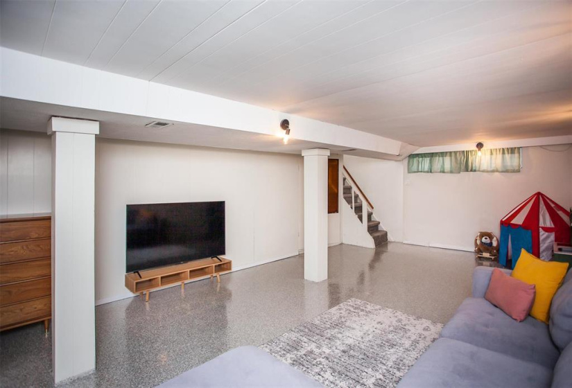 532 Melrose, 2 Bedrooms Bedrooms, 7 Rooms Rooms,1 BathroomBathrooms,Residential,For Sale,Melrose