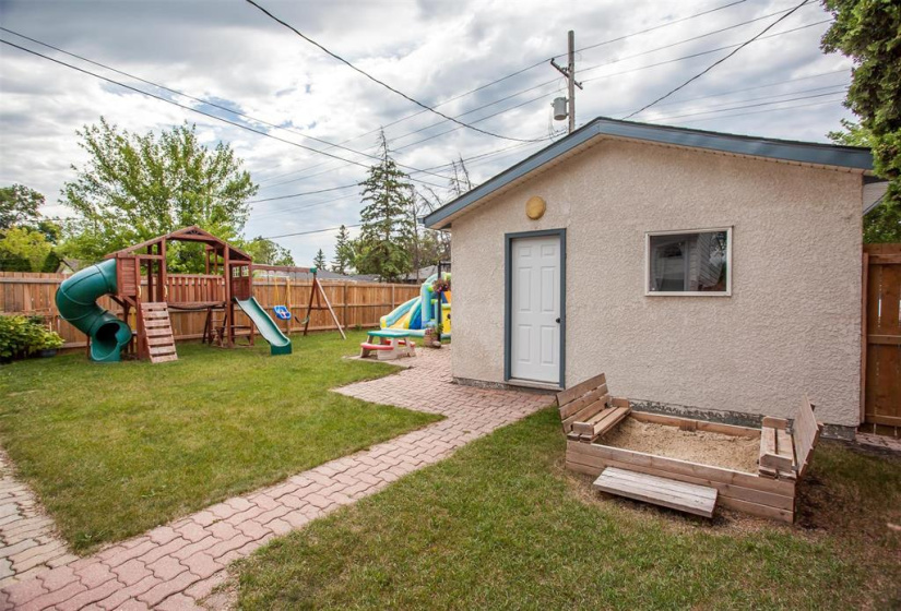 532 Melrose, 2 Bedrooms Bedrooms, 7 Rooms Rooms,1 BathroomBathrooms,Residential,For Sale,Melrose