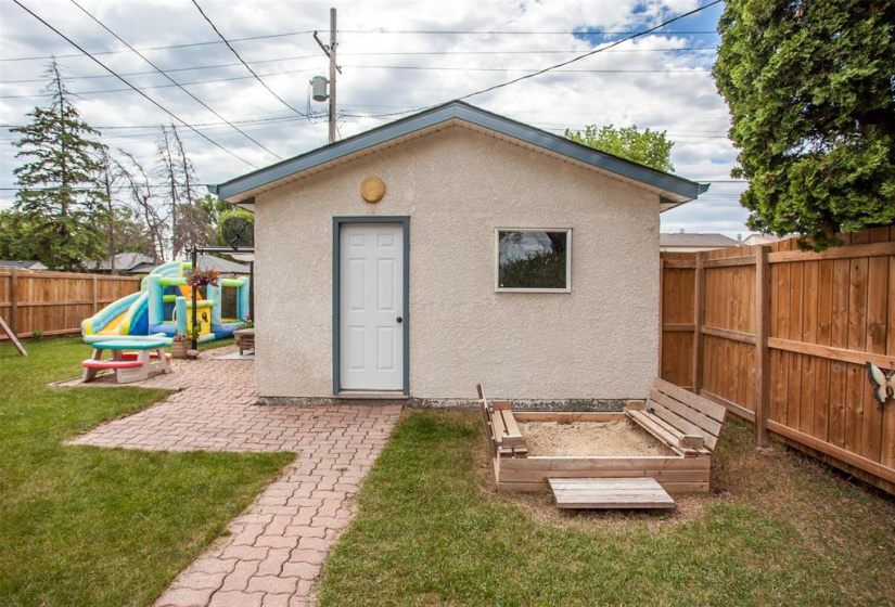 532 Melrose, 2 Bedrooms Bedrooms, 7 Rooms Rooms,1 BathroomBathrooms,Residential,For Sale,Melrose