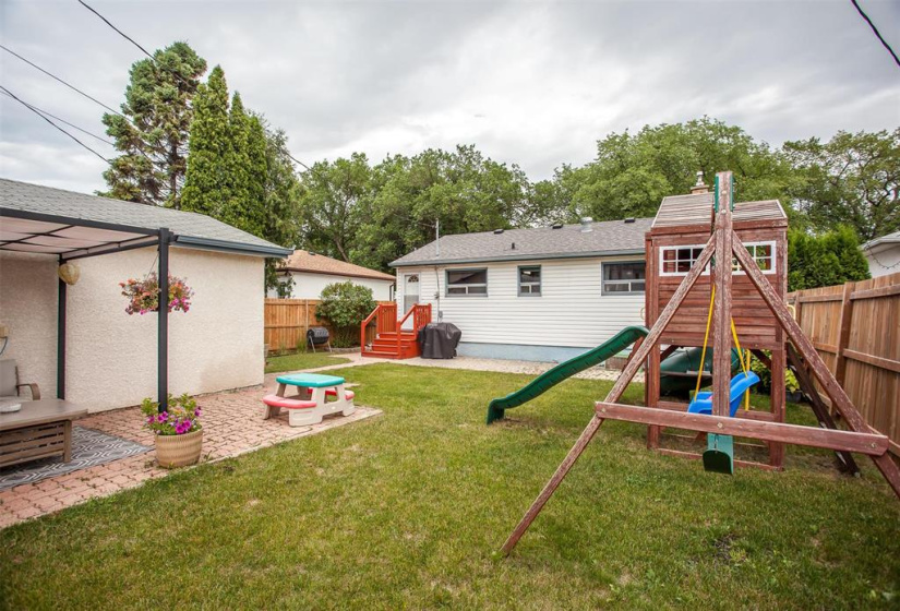 532 Melrose, 2 Bedrooms Bedrooms, 7 Rooms Rooms,1 BathroomBathrooms,Residential,For Sale,Melrose