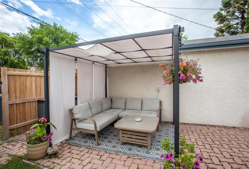 532 Melrose, 2 Bedrooms Bedrooms, 7 Rooms Rooms,1 BathroomBathrooms,Residential,For Sale,Melrose