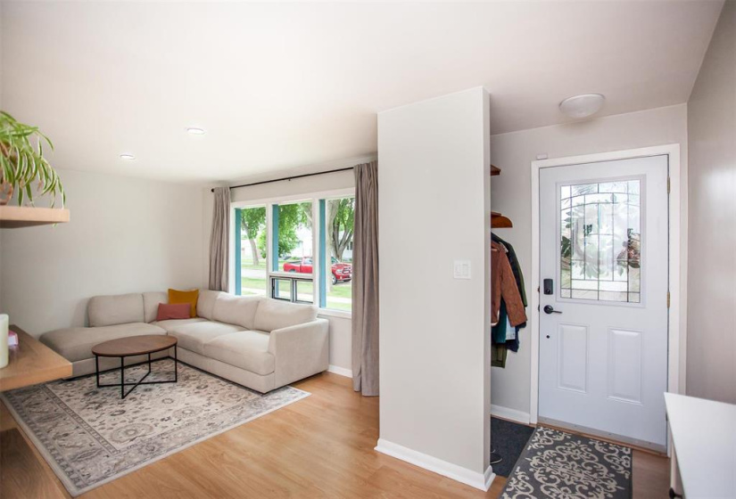 532 Melrose, 2 Bedrooms Bedrooms, 7 Rooms Rooms,1 BathroomBathrooms,Residential,For Sale,Melrose