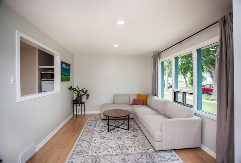 532 Melrose, 2 Bedrooms Bedrooms, 7 Rooms Rooms,1 BathroomBathrooms,Residential,For Sale,Melrose