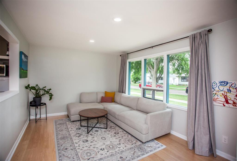 532 Melrose, 2 Bedrooms Bedrooms, 7 Rooms Rooms,1 BathroomBathrooms,Residential,For Sale,Melrose