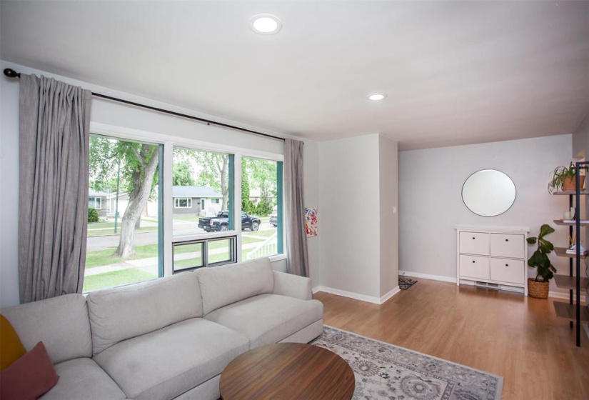 532 Melrose, 2 Bedrooms Bedrooms, 7 Rooms Rooms,1 BathroomBathrooms,Residential,For Sale,Melrose