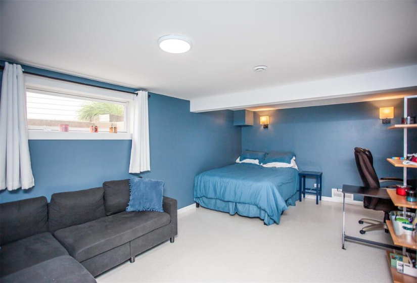 19 Blue Heron, 5 Bedrooms Bedrooms, 10 Rooms Rooms,2 BathroomsBathrooms,Residential,For Sale,Blue Heron