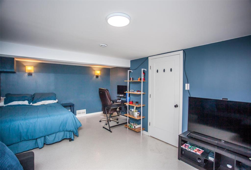 19 Blue Heron, 5 Bedrooms Bedrooms, 10 Rooms Rooms,2 BathroomsBathrooms,Residential,For Sale,Blue Heron