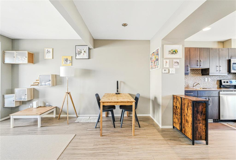 20 Ancaster, 2 Bedrooms Bedrooms, 8 Rooms Rooms,1 BathroomBathrooms,Condominium,For Sale,Ancaster