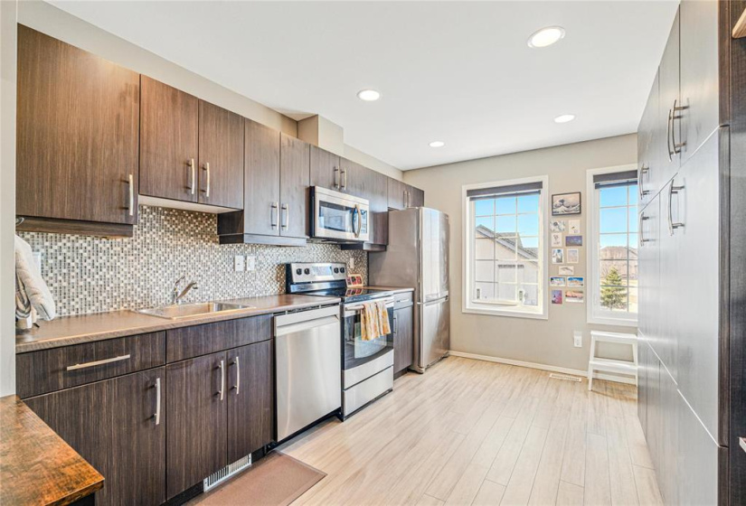 20 Ancaster, 2 Bedrooms Bedrooms, 8 Rooms Rooms,1 BathroomBathrooms,Condominium,For Sale,Ancaster