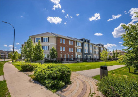 20 Ancaster, 2 Bedrooms Bedrooms, 8 Rooms Rooms,1 BathroomBathrooms,Condominium,For Sale,Ancaster
