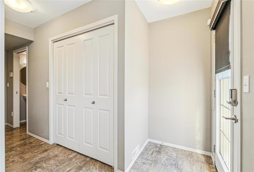 20 Ancaster, 2 Bedrooms Bedrooms, 8 Rooms Rooms,1 BathroomBathrooms,Condominium,For Sale,Ancaster