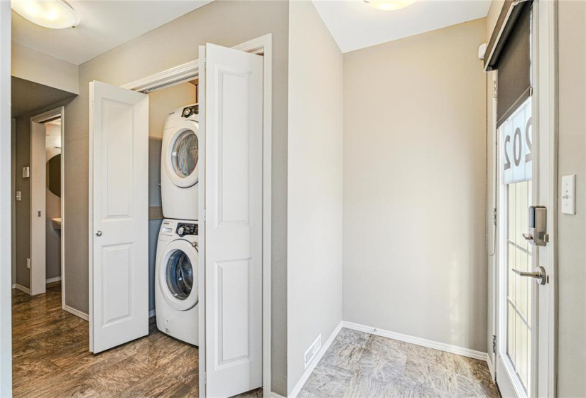 20 Ancaster, 2 Bedrooms Bedrooms, 8 Rooms Rooms,1 BathroomBathrooms,Condominium,For Sale,Ancaster