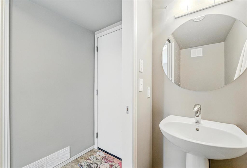 20 Ancaster, 2 Bedrooms Bedrooms, 8 Rooms Rooms,1 BathroomBathrooms,Condominium,For Sale,Ancaster