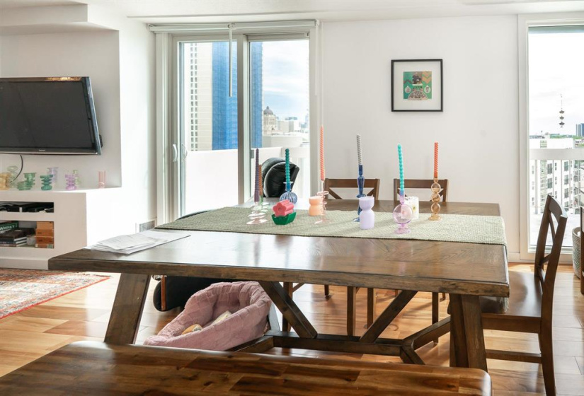 188 Roslyn, 2 Bedrooms Bedrooms, 6 Rooms Rooms,1 BathroomBathrooms,Condominium,For Sale,Roslyn