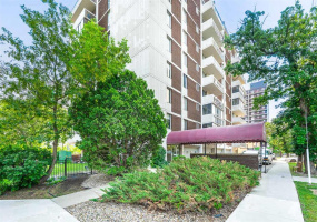 188 Roslyn, 2 Bedrooms Bedrooms, 6 Rooms Rooms,1 BathroomBathrooms,Condominium,For Sale,Roslyn