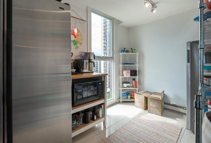 The corner can be used as a breakfast nook or expanded storage