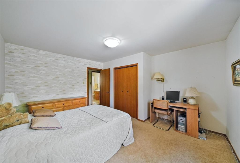 46 Radcliffe, 3 Bedrooms Bedrooms, 12 Rooms Rooms,2 BathroomsBathrooms,Residential,For Sale,Radcliffe