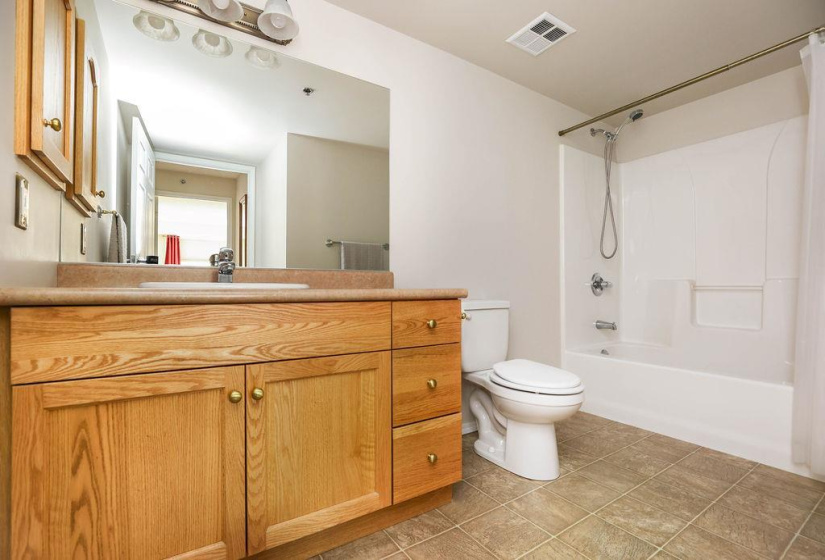 500 Tache, 2 Bedrooms Bedrooms, 8 Rooms Rooms,2 BathroomsBathrooms,Condominium,For Sale,Tache