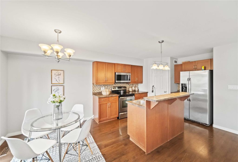 5 LANDSBURY, 3 Bedrooms Bedrooms, 8 Rooms Rooms,1 BathroomBathrooms,Residential,For Sale,LANDSBURY