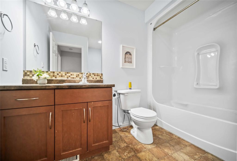 5 LANDSBURY, 3 Bedrooms Bedrooms, 8 Rooms Rooms,1 BathroomBathrooms,Residential,For Sale,LANDSBURY