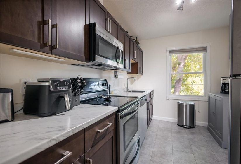 610 Kenaston, 2 Bedrooms Bedrooms, 10 Rooms Rooms,1 BathroomBathrooms,Condominium,For Sale,Kenaston