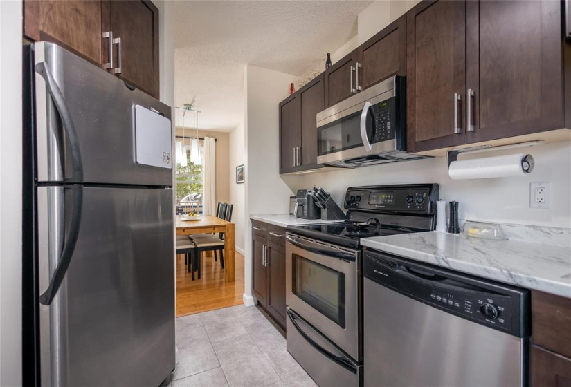 610 Kenaston, 2 Bedrooms Bedrooms, 10 Rooms Rooms,1 BathroomBathrooms,Condominium,For Sale,Kenaston
