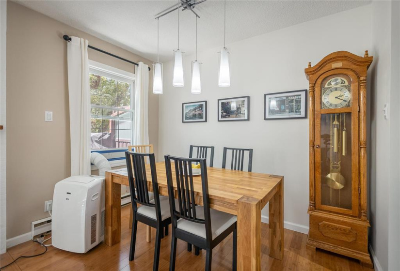 610 Kenaston, 2 Bedrooms Bedrooms, 10 Rooms Rooms,1 BathroomBathrooms,Condominium,For Sale,Kenaston