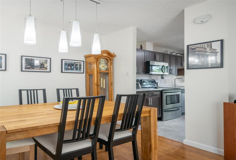 610 Kenaston, 2 Bedrooms Bedrooms, 10 Rooms Rooms,1 BathroomBathrooms,Condominium,For Sale,Kenaston