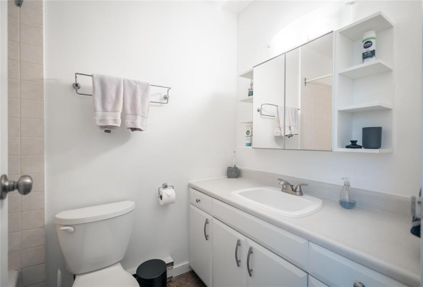 610 Kenaston, 2 Bedrooms Bedrooms, 10 Rooms Rooms,1 BathroomBathrooms,Condominium,For Sale,Kenaston