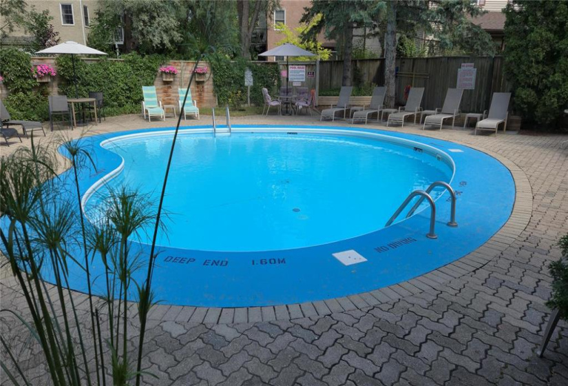610 Kenaston, 2 Bedrooms Bedrooms, 10 Rooms Rooms,1 BathroomBathrooms,Condominium,For Sale,Kenaston