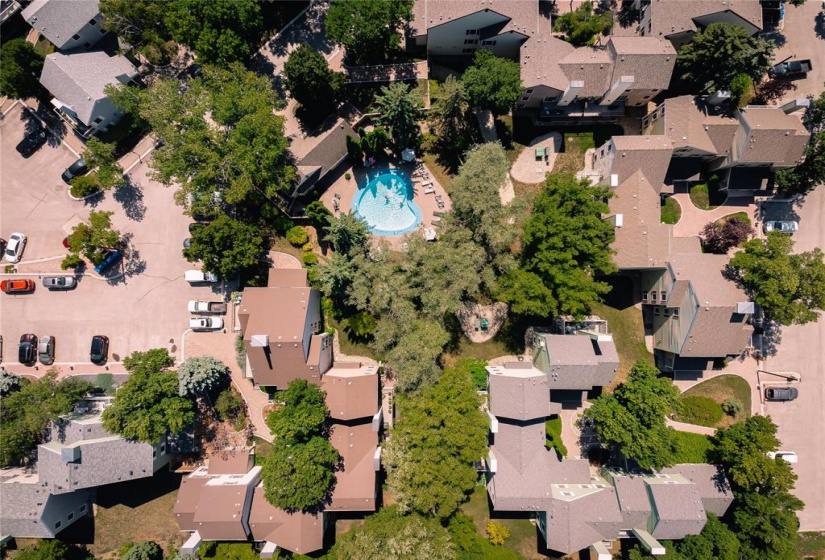 610 Kenaston, 2 Bedrooms Bedrooms, 10 Rooms Rooms,1 BathroomBathrooms,Condominium,For Sale,Kenaston
