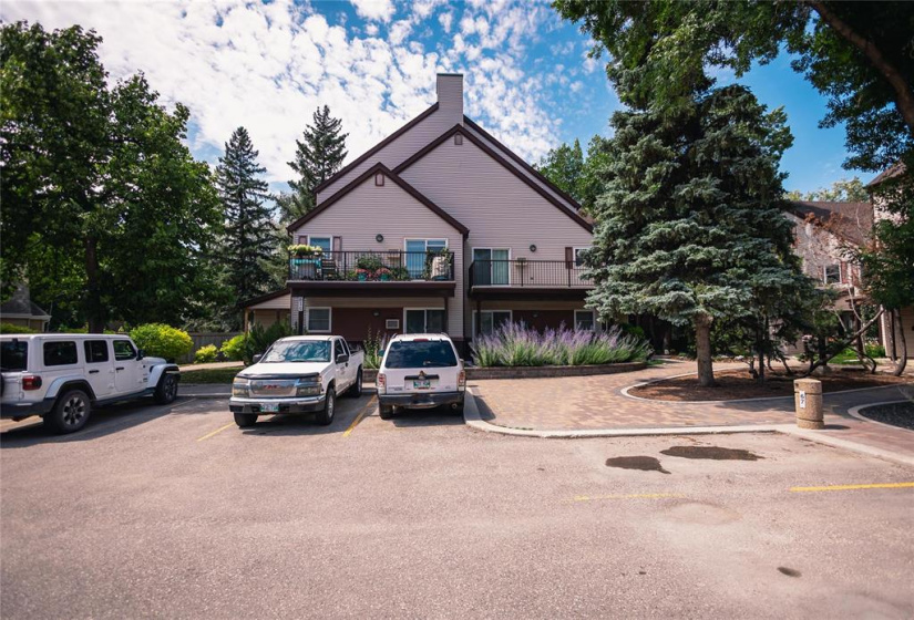 610 Kenaston, 2 Bedrooms Bedrooms, 10 Rooms Rooms,1 BathroomBathrooms,Condominium,For Sale,Kenaston