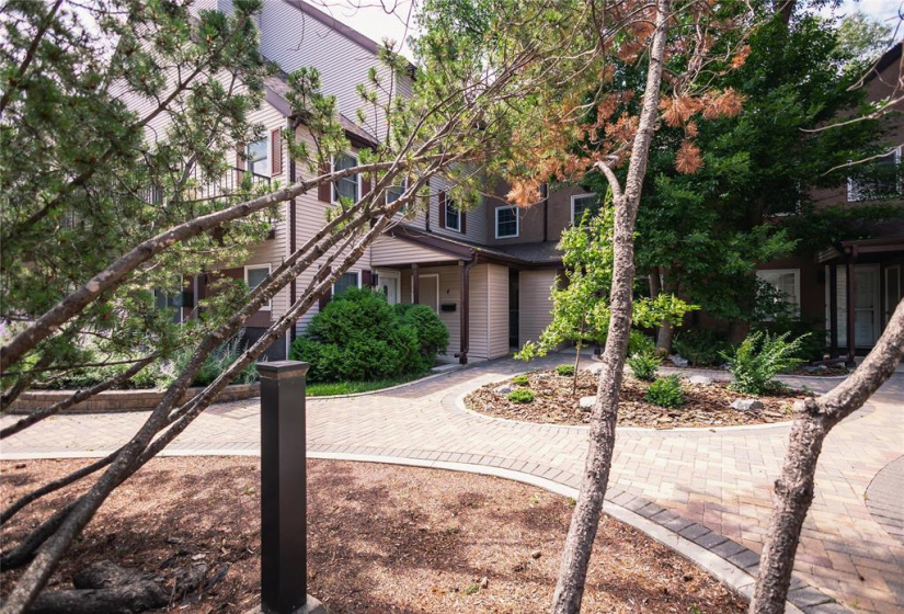 610 Kenaston, 2 Bedrooms Bedrooms, 10 Rooms Rooms,1 BathroomBathrooms,Condominium,For Sale,Kenaston