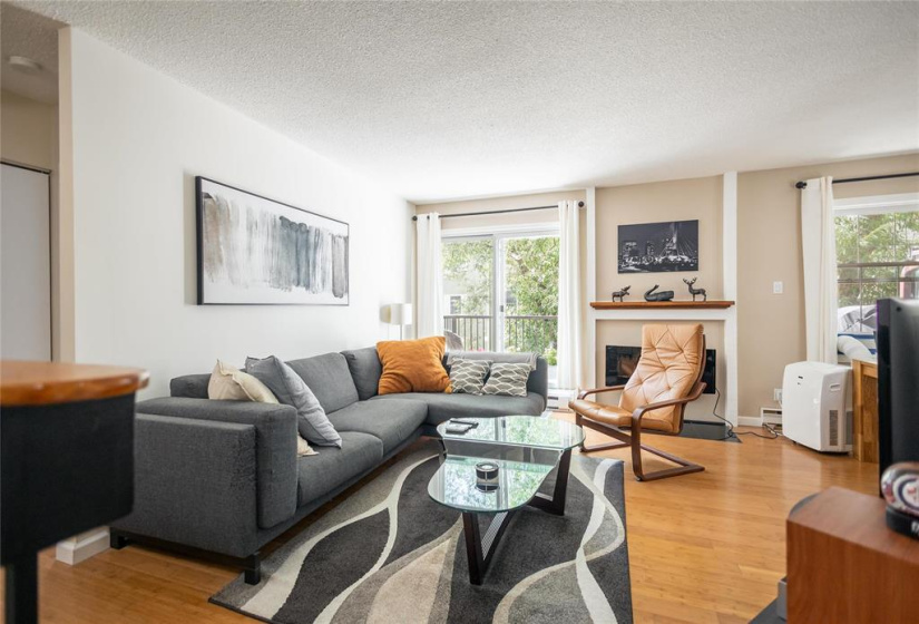 610 Kenaston, 2 Bedrooms Bedrooms, 10 Rooms Rooms,1 BathroomBathrooms,Condominium,For Sale,Kenaston