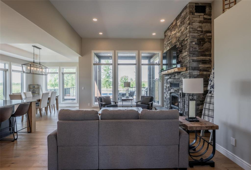 Soaring 12' ceiling