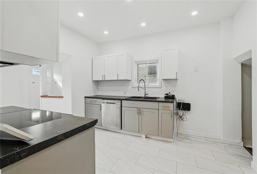 710 Strathcona, 3 Bedrooms Bedrooms, 13 Rooms Rooms,2 BathroomsBathrooms,Residential,For Sale,Strathcona