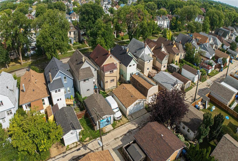 710 Strathcona, 3 Bedrooms Bedrooms, 13 Rooms Rooms,2 BathroomsBathrooms,Residential,For Sale,Strathcona