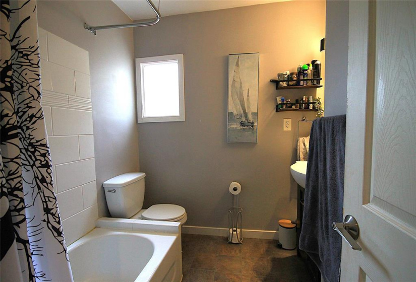118 Villeneuve, 3 Bedrooms Bedrooms, 7 Rooms Rooms,1 BathroomBathrooms,Residential,For Sale,Villeneuve