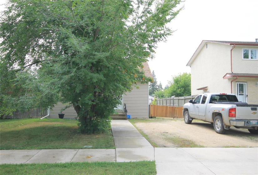118 Villeneuve, 3 Bedrooms Bedrooms, 7 Rooms Rooms,1 BathroomBathrooms,Residential,For Sale,Villeneuve
