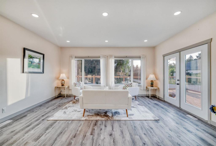 68009 2E, 4 Bedrooms Bedrooms, 11 Rooms Rooms,2 BathroomsBathrooms,Residential,For Sale,2E