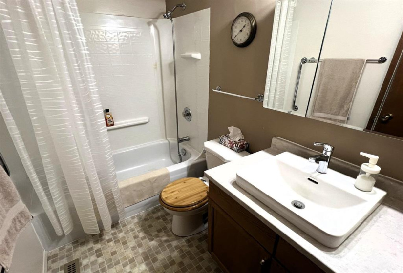 270 Lumsden, 3 Bedrooms Bedrooms, 7 Rooms Rooms,1 BathroomBathrooms,Condominium,For Sale,Lumsden