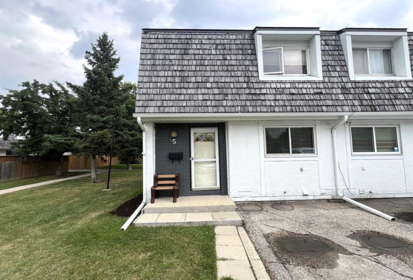 270 Lumsden, 3 Bedrooms Bedrooms, 7 Rooms Rooms,1 BathroomBathrooms,Condominium,For Sale,Lumsden