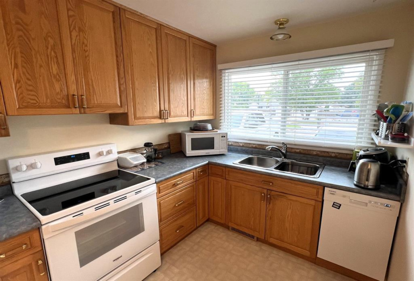 270 Lumsden, 3 Bedrooms Bedrooms, 7 Rooms Rooms,1 BathroomBathrooms,Condominium,For Sale,Lumsden